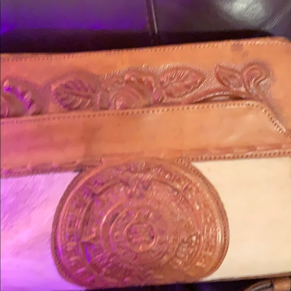 Handmade cowhide shoulder bag - Picture 5 of 8